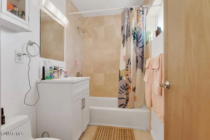625 N Niagara St- HsHProd-73