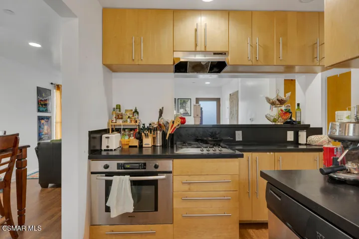 625 N Niagara St- HsHProd-57