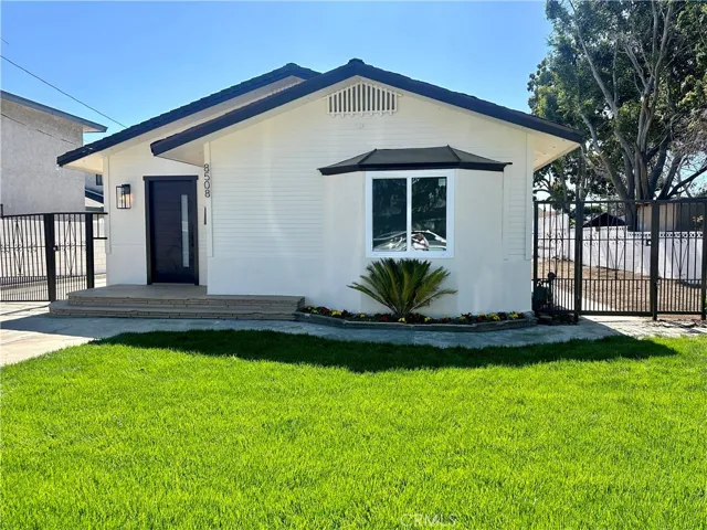 8508 Ramona, Bellflower, California 90706