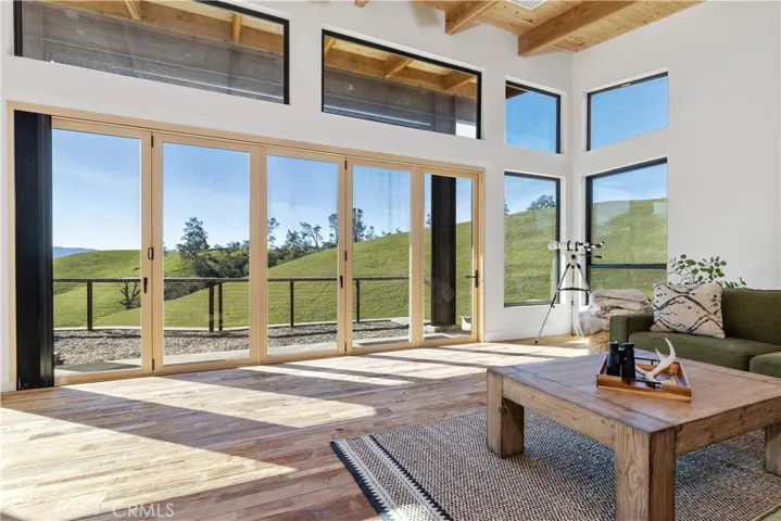 Walls of glass that opens up to the outdoors