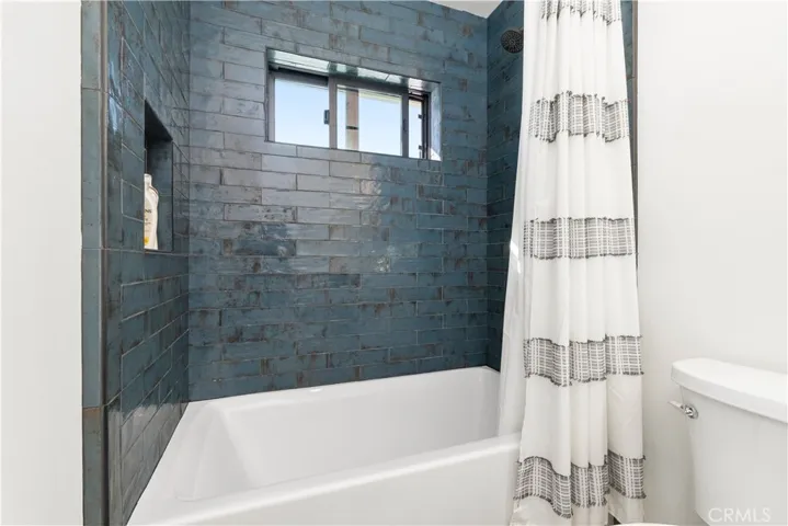 Upstairs full bath