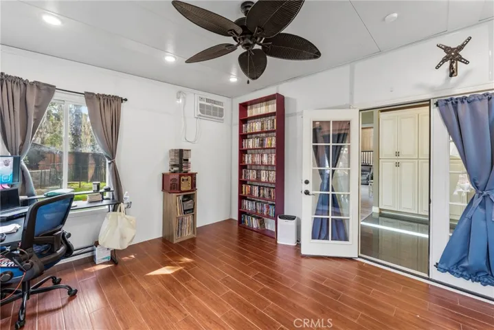 Enclosed Patio Room/Office/Den/Yoga/Studio