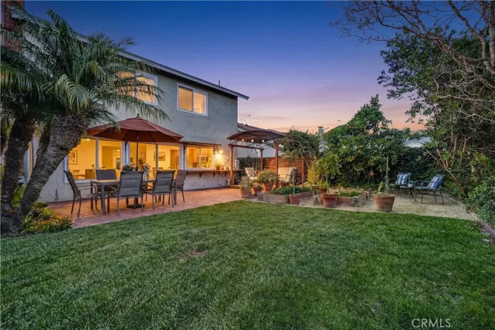 5552 Ridgebury Drive, Huntington Beach, California 92649