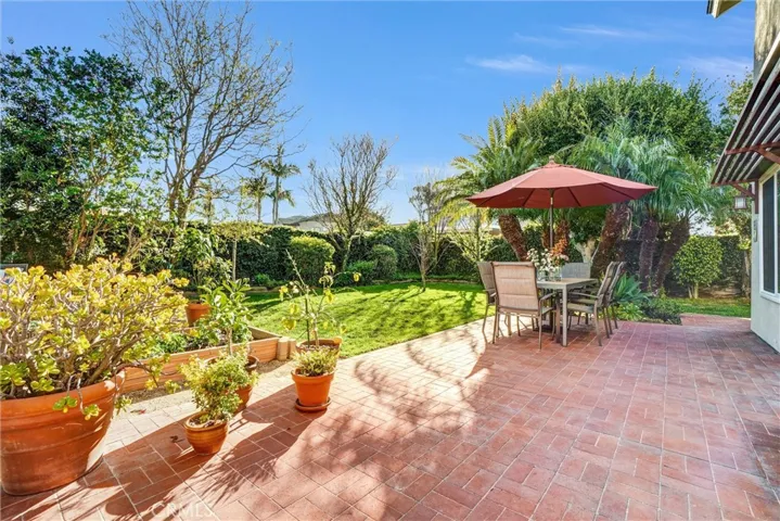 5552 Ridgebury Drive, Huntington Beach, California 92649
