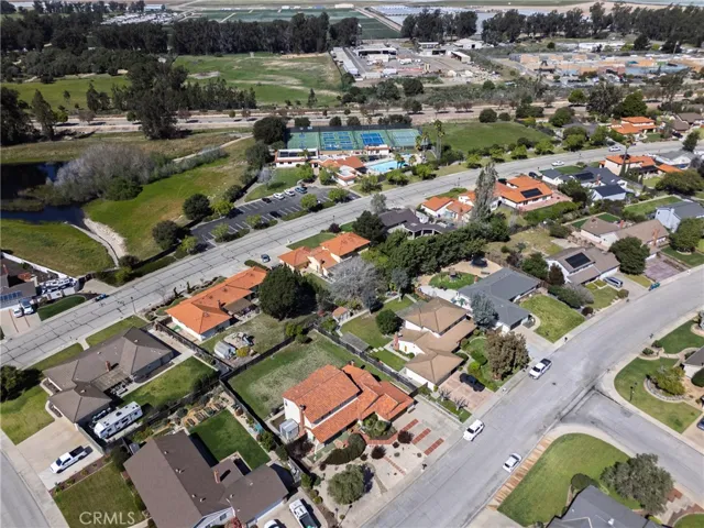 proximity to clubhouse