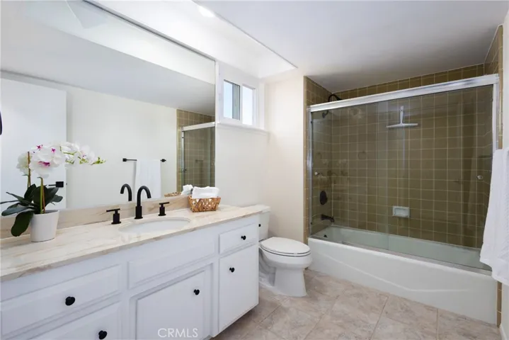 upstiars bathroom