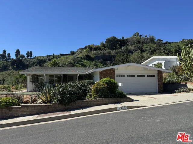 1271 El Hito Circle, Pacific Palisades, California 90272