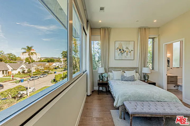 310 N Lucerne Boulevard, Los Angeles, California 90004