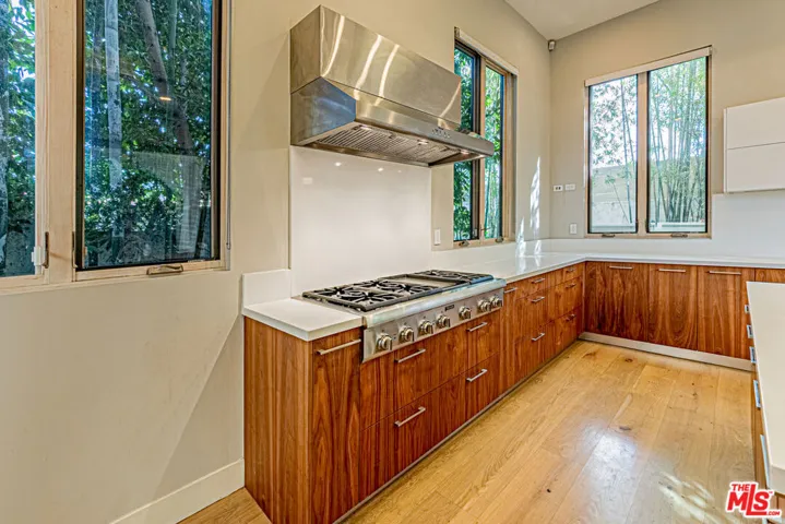 310 N Lucerne Boulevard, Los Angeles, California 90004