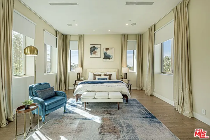 310 N Lucerne Boulevard, Los Angeles, California 90004