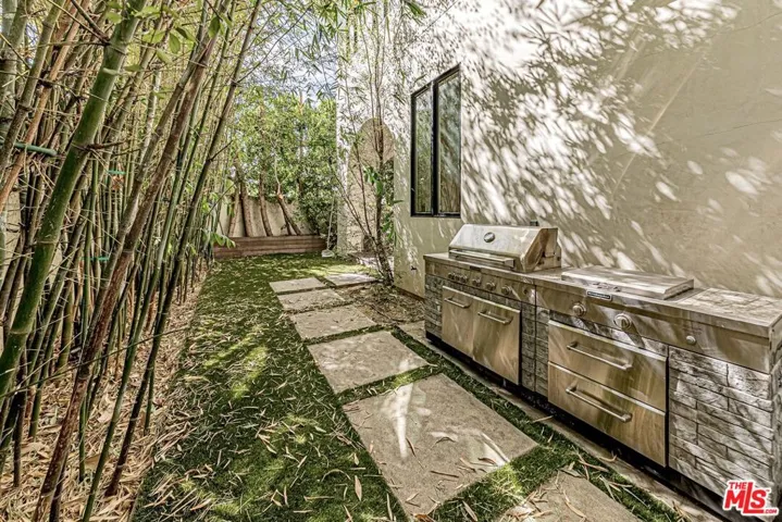 310 N Lucerne Boulevard, Los Angeles, California 90004