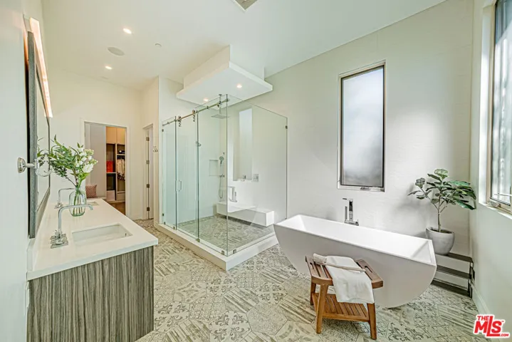 310 N Lucerne Boulevard, Los Angeles, California 90004