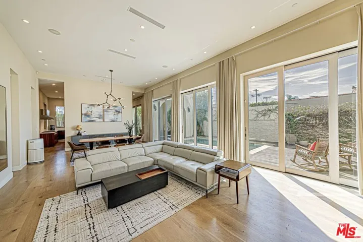 310 N Lucerne Boulevard, Los Angeles, California 90004