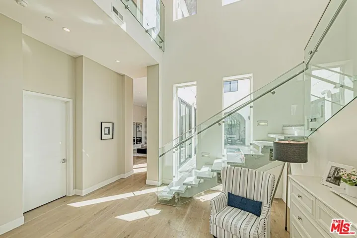 310 N Lucerne Boulevard, Los Angeles, California 90004