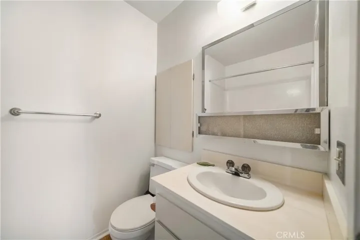 bathroom w/tub