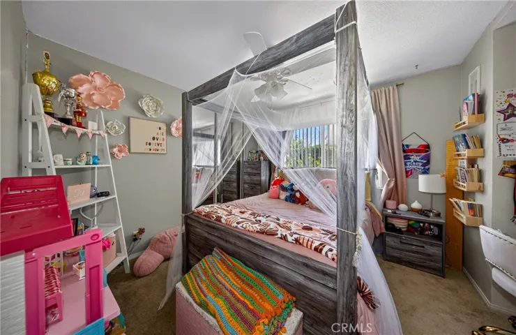 2nd bedroom... has built in desk and shelves