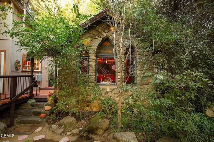 28f1250c94d4074fd9fb8b11ce79635d-uncropp