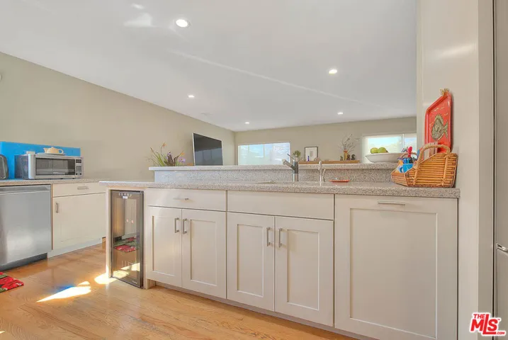 2nd sink with water filer wine