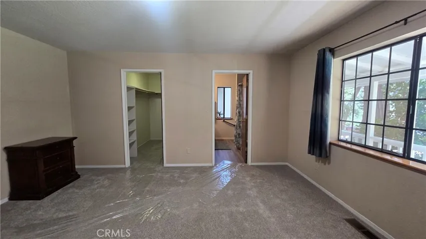 Walk-in Closet & Private Bathroom