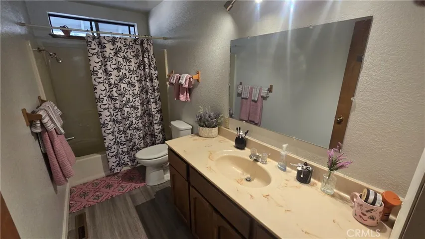 New flooring in 2nd Bathroom