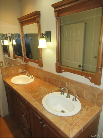 2nd Bath with double sinks