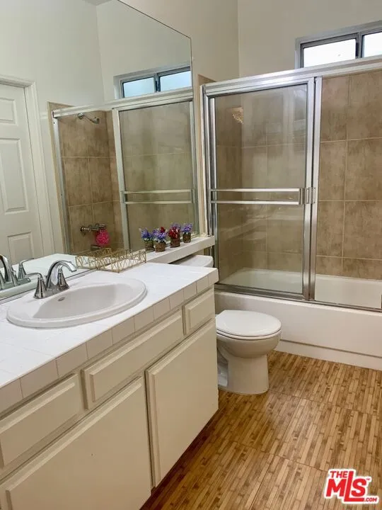 En suite bathroom for second b