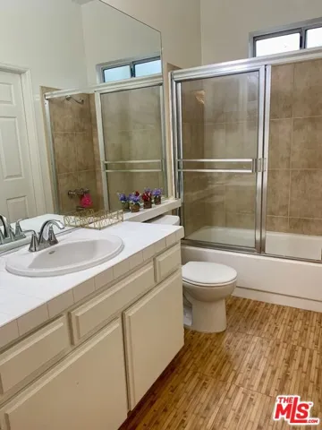 En suite bathroom for second b