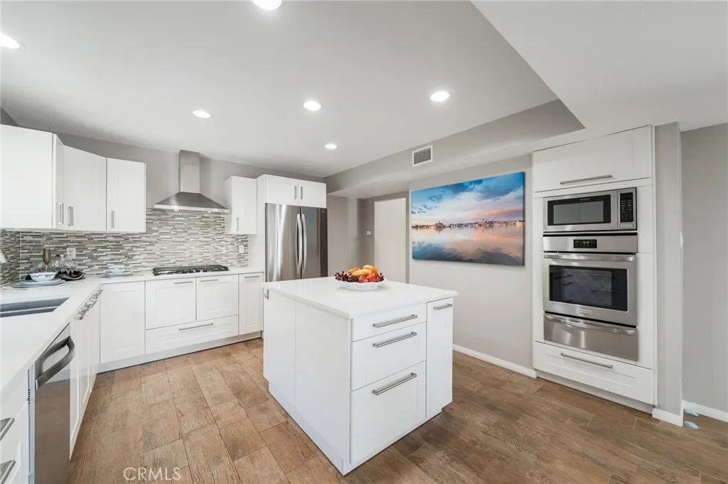 The island is very well placed for use of oven or other food prep. It has self-closing drawers.