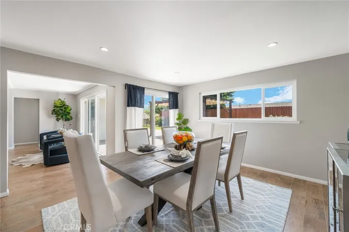 Wonderful light into the dining area. Could accommodate seatings of 10-12 people.