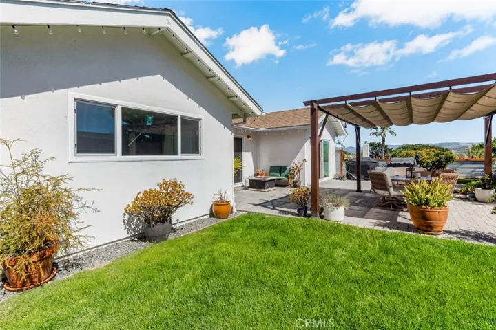 Large side yard behind family room as well.