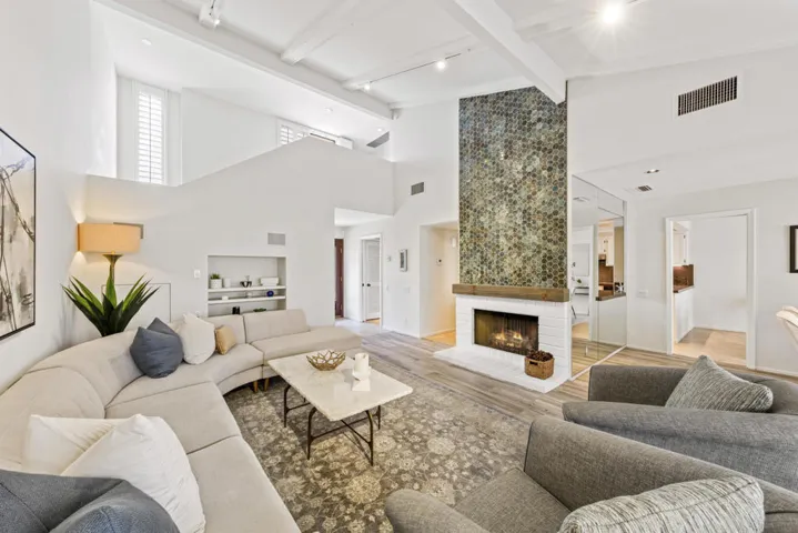 Living Grand Reverse