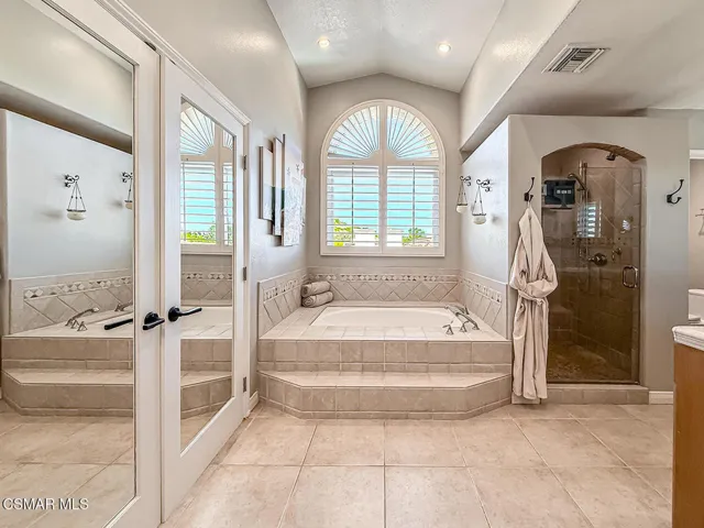 hPrimary Bedroom Suite8