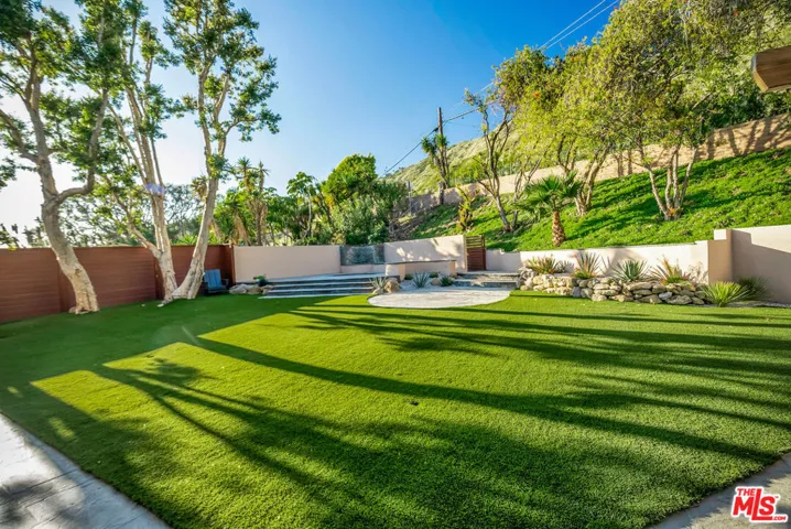 Large Perfect Backyard