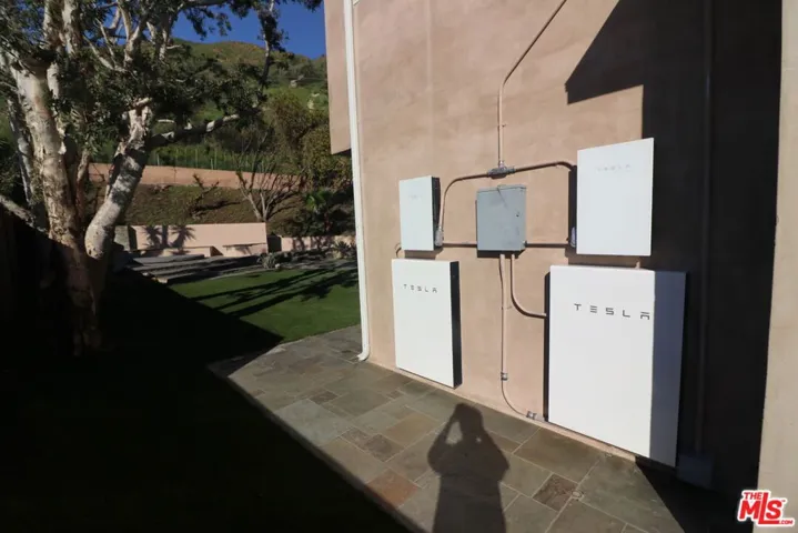 Dual Power Walls