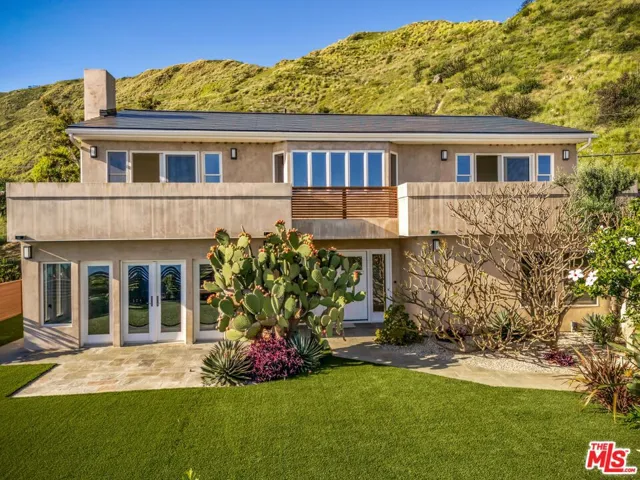 Private Gated Front Yard