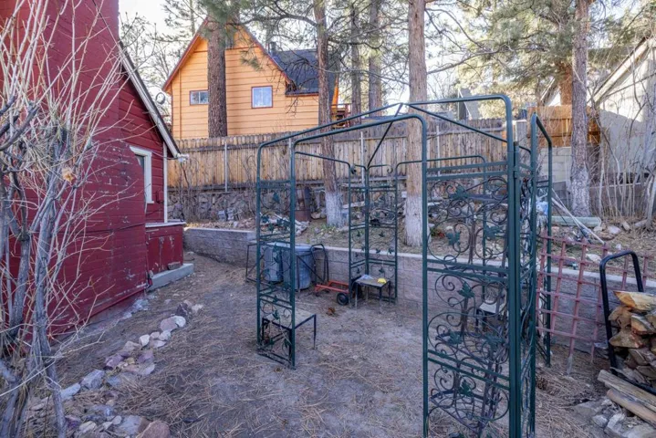 034_Side Yard 1