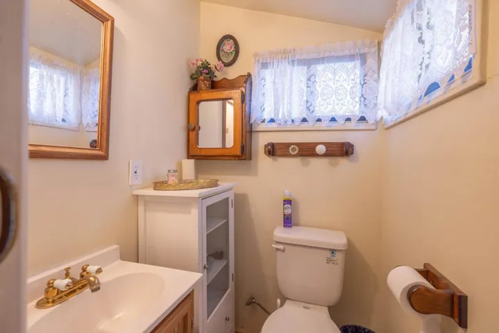 025_1st Bathroom