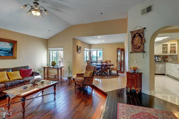 11-12477 Rajah St-11