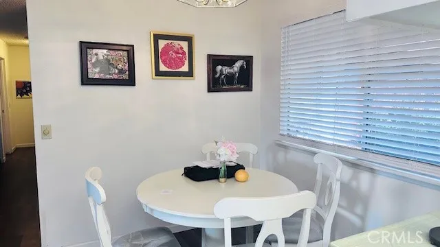 UNIT B - Kitchen nook