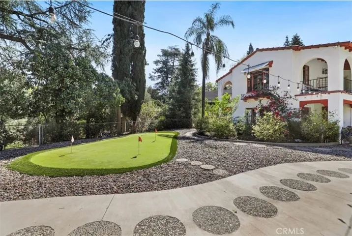 Back yard putting green