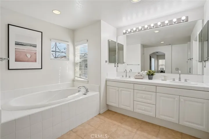 2889 Plaza Del Amo, Torrance, California 90503