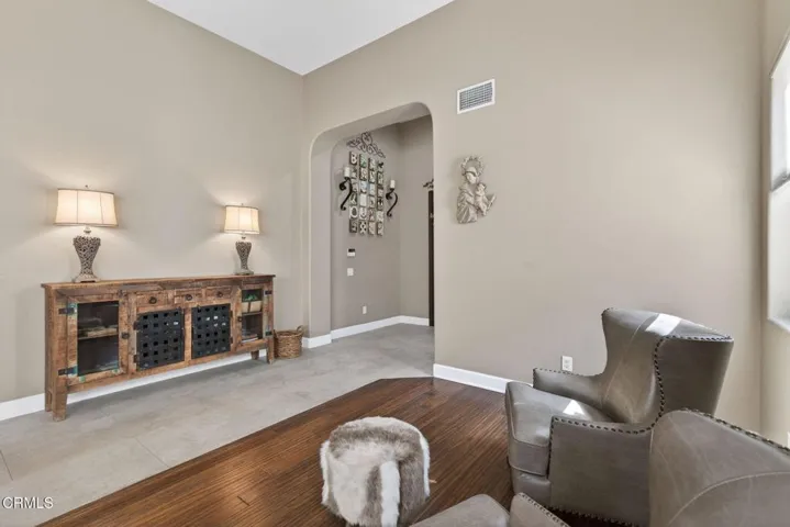 10-web-or-mls-UpmarketMedia-2035Lon-122