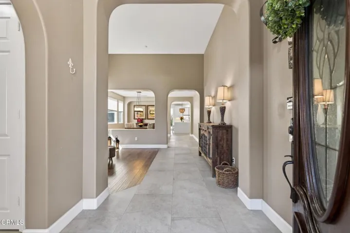 7-web-or-mls-UpmarketMedia-2035Lon-115