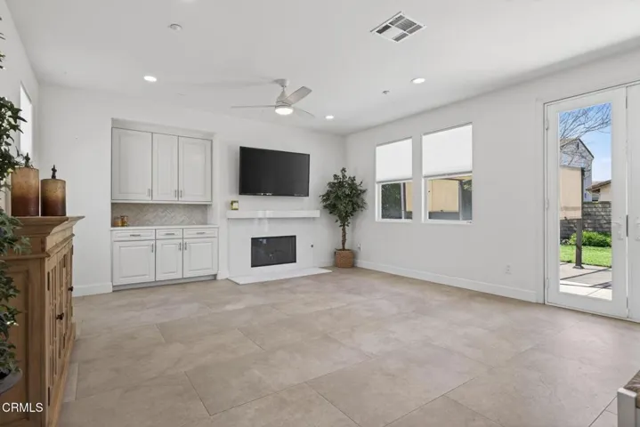 21-web-or-mls-UpmarketMedia-2035Lon-155