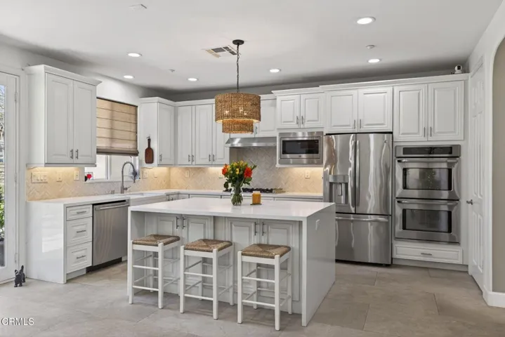 17-web-or-mls-UpmarketMedia-2035Lon-145