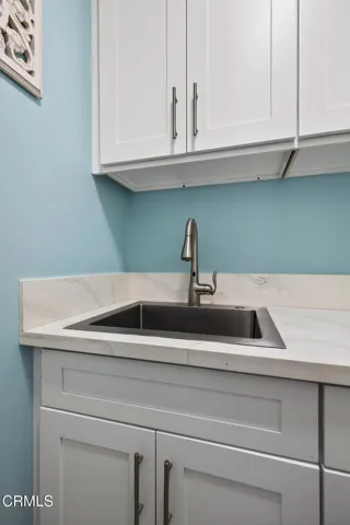 55-web-or-mls-UpmarketMedia-2035Lon-048