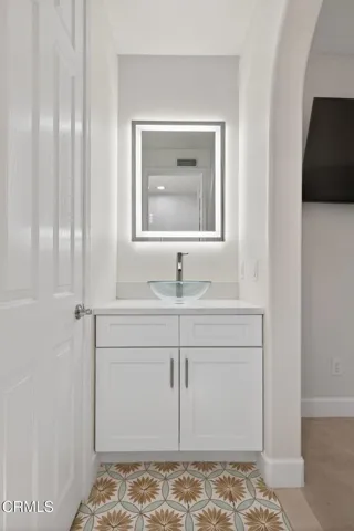 49-web-or-mls-UpmarketMedia-2035Lon-082