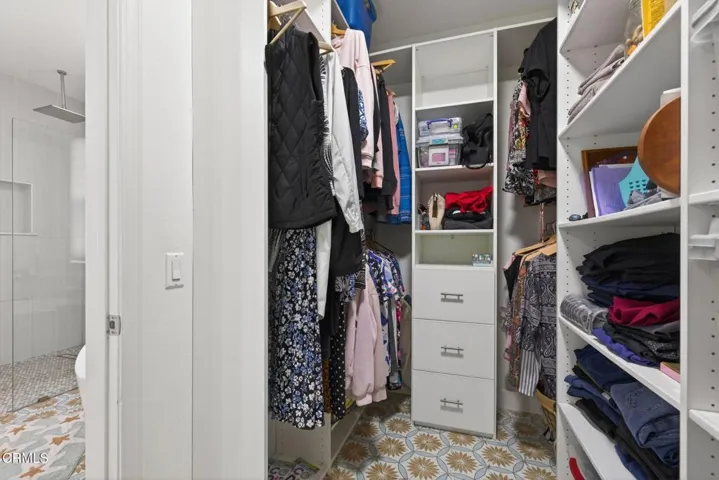 36-web-or-mls-UpmarketMedia-2035Lon-034
