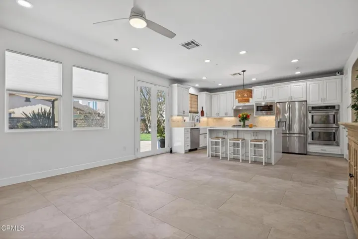 23-web-or-mls-UpmarketMedia-2035Lon-162