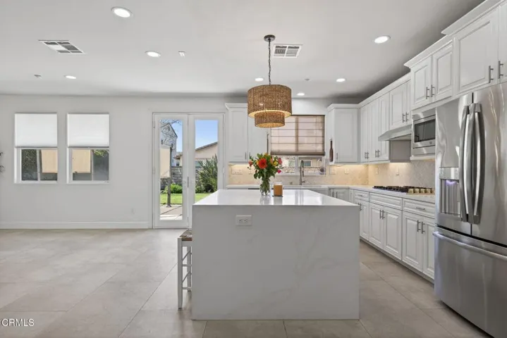 15-web-or-mls-UpmarketMedia-2035Lon-137